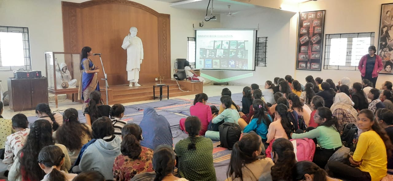 Students looking at the Marathi book collection sample